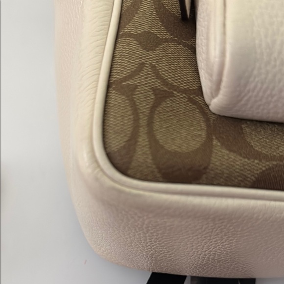 Coach Court Signature Backpack - Picture 11 of 11